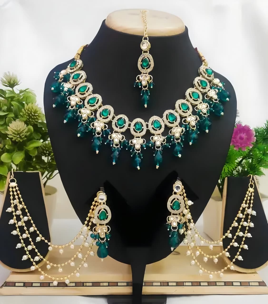 Elegant Green Stone & Pearl Bridal Jewelry Set – Necklace, Earrings & Maang Tikka