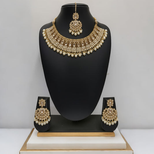 ✨ Royal Gold-Plated Bridal Choker Necklace Set with Earrings & Maang Tikka – Elegant Kundan & Pearl Design